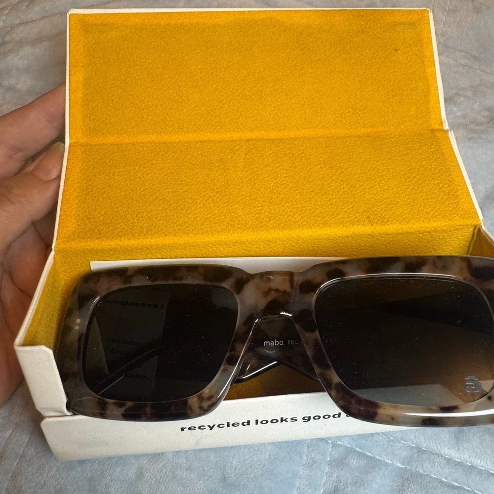 Tortoiseshell Rectangular Women's Sunglasses - Brown
